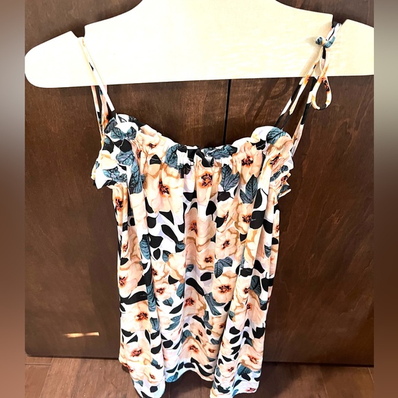 Show me your MUMU top/dress shoulder tie with floral design NWT- size M - Picture 2 of 7